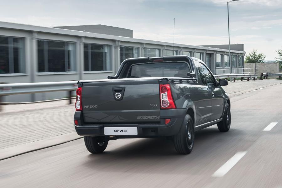  Nissan NP200 Stealth 2015 года  (фото 4 из 16)